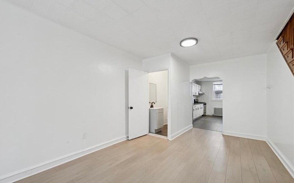 Building Photo - 2038 S Darien St