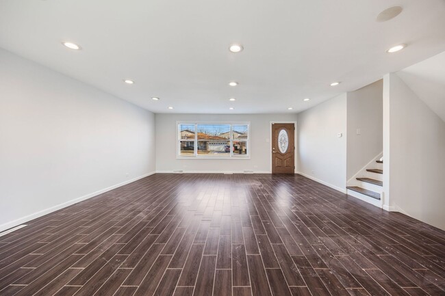 Building Photo - 1315 Prince Dr