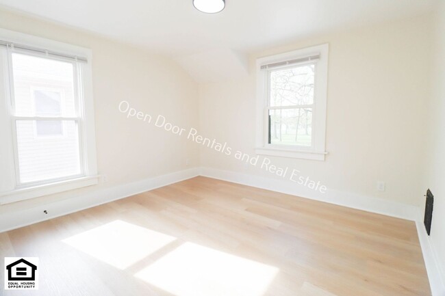 Building Photo - Now available 3 bedroom home