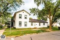 Building Photo - 126 S Oak St