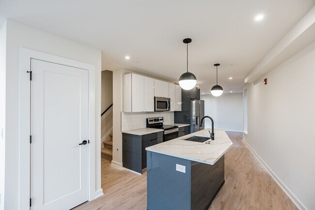 Building Photo - 933 N 29th St