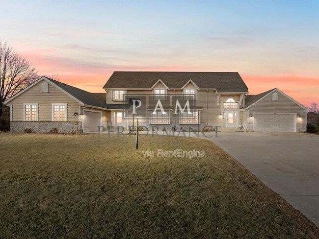 Building Photo - 3209 S Ridge Crest Ct