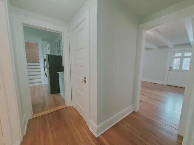 Building Photo - 12 Maplewood Terrace