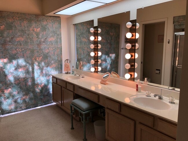 Building Photo - Amazing Golf Course Home in 45+ Active Adult Resort Community!!!  Available for April 16, 2026 th...