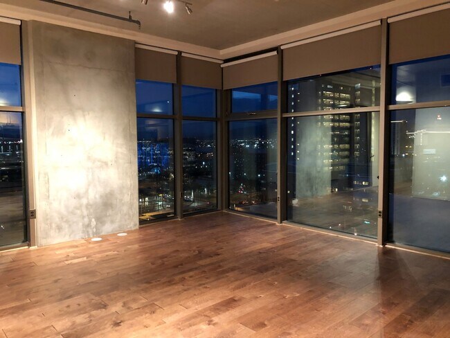 Building Photo - Gorgeous Juhl Loft Unit For Lease