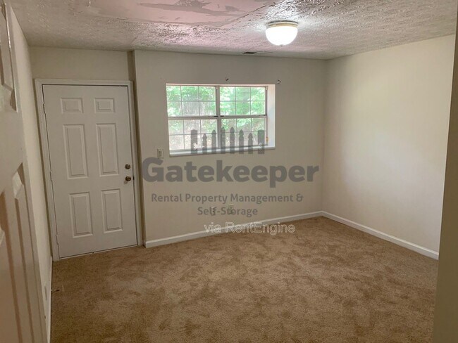 Building Photo - 688 River Mist Dr