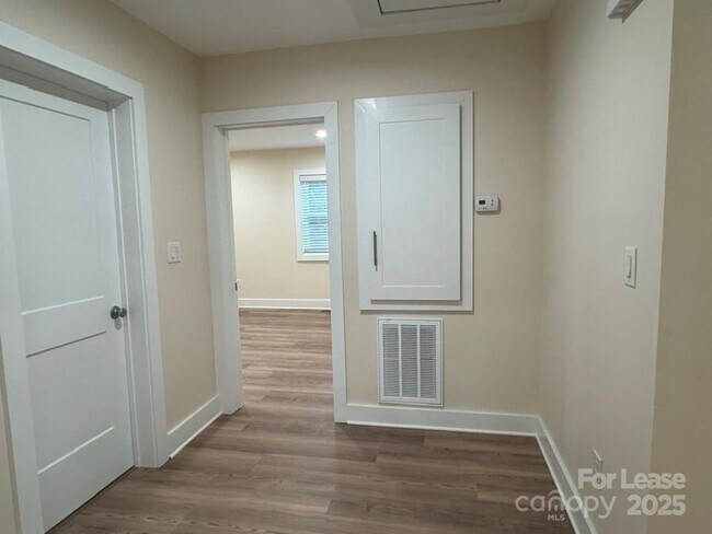 Building Photo - 19612 Oak St