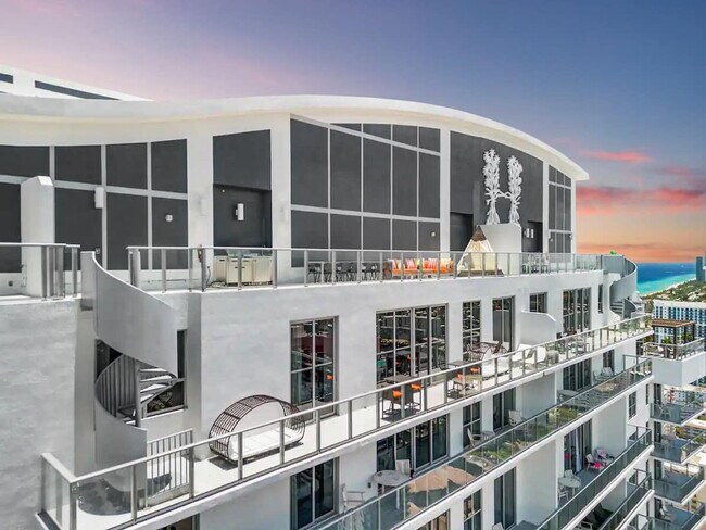 Building Photo - 4010 S Ocean Dr