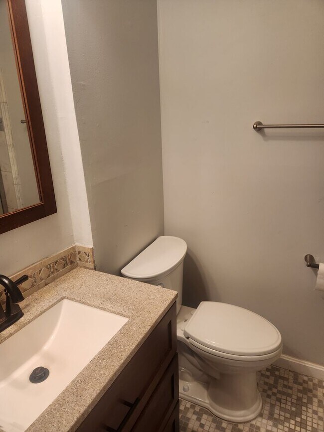 Building Photo - Charming 1 bedroom 1 bath condo in St. Mat...