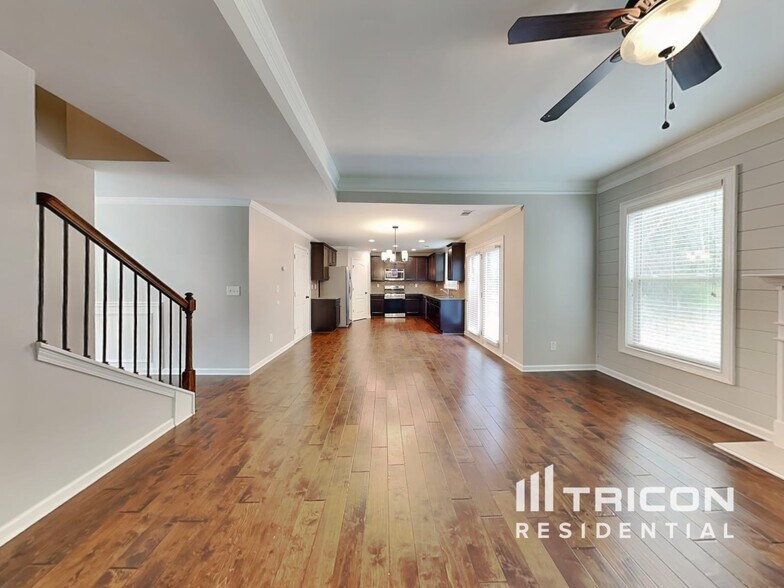Building Photo - 2974 Olivine Dr SE