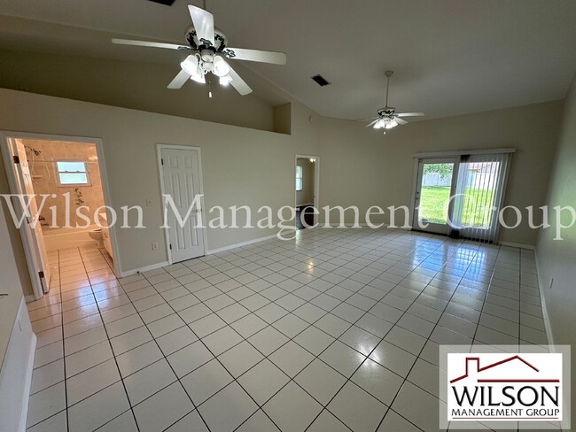Building Photo - 4066 Bonnie Dr