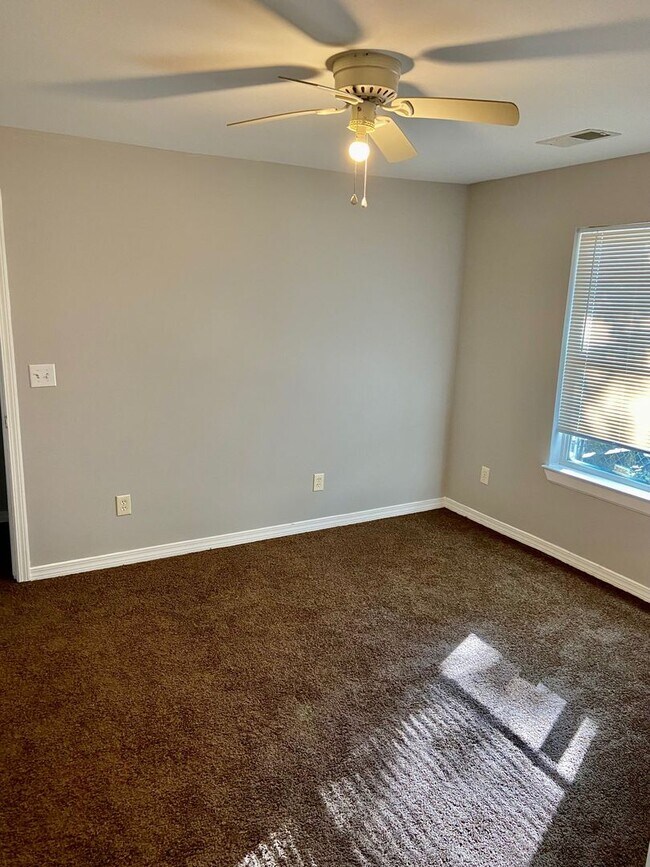 Building Photo - Gulfport 3 Bedroom