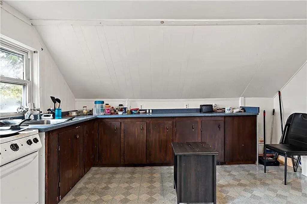 Building Photo - 102 Francis Ave