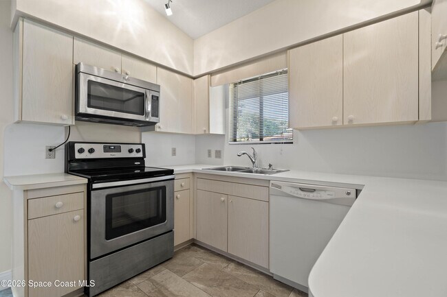 Building Photo - 2001 Parkside Pl