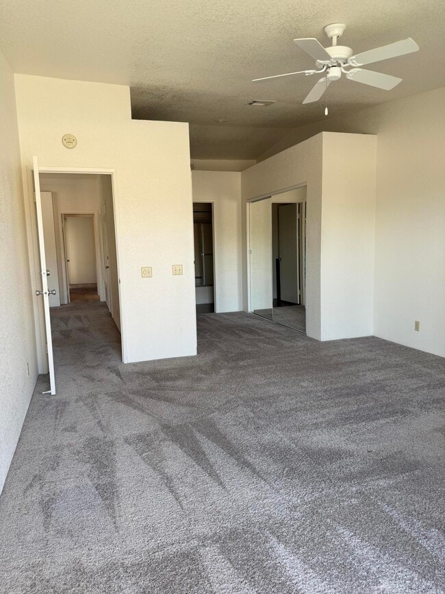 Building Photo - 505 S Farrell Dr