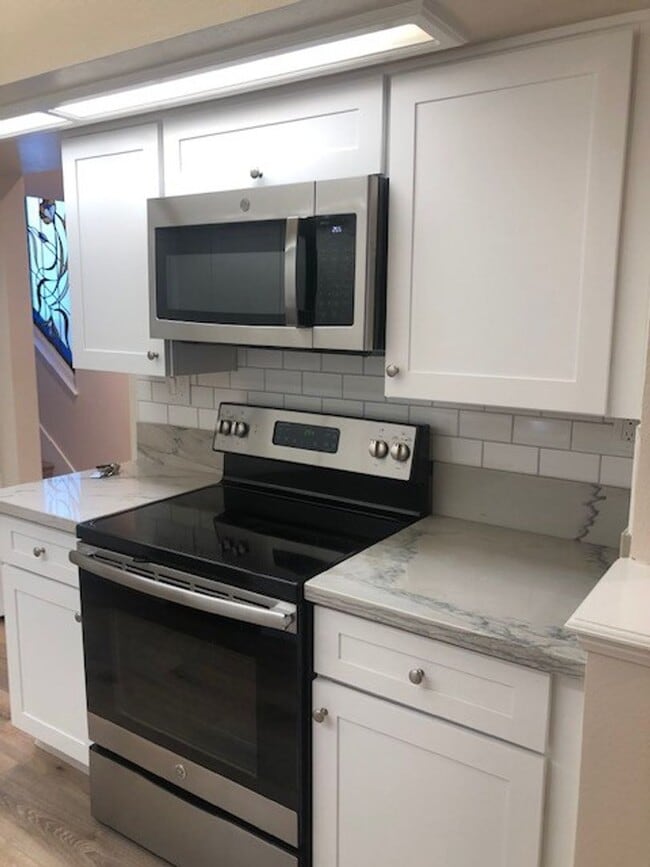 Building Photo - Remodeled 2-Bed, 2-Bath Condo with Garage ...