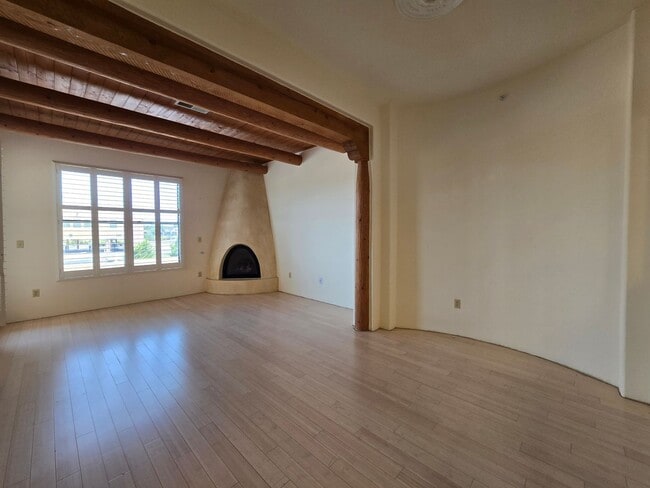 Building Photo - 1405 Vegas Verdes Dr