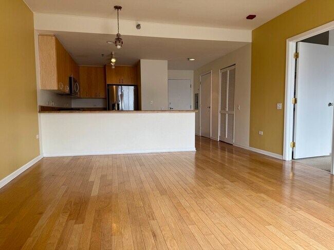 Building Photo - 1515 S Prairie Ave