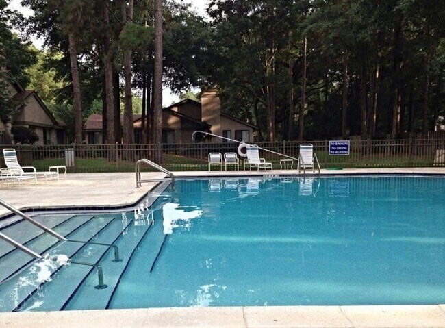 Building Photo - Great 2/2 In Woodcreek Village-Sublease