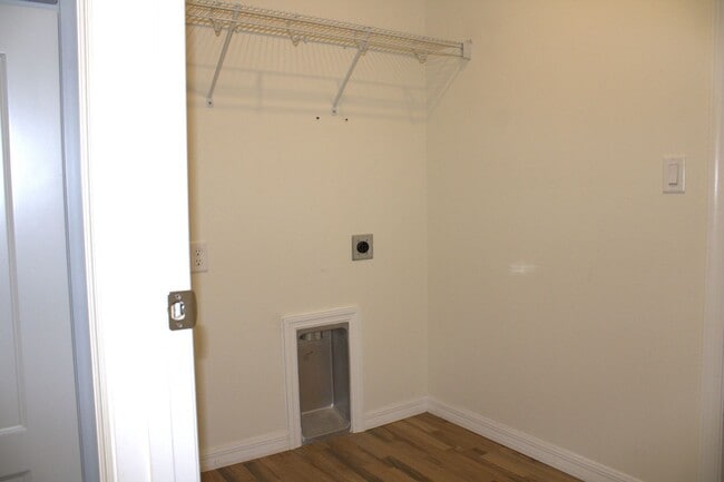 Building Photo - 3/2/2 in Royal Highlands