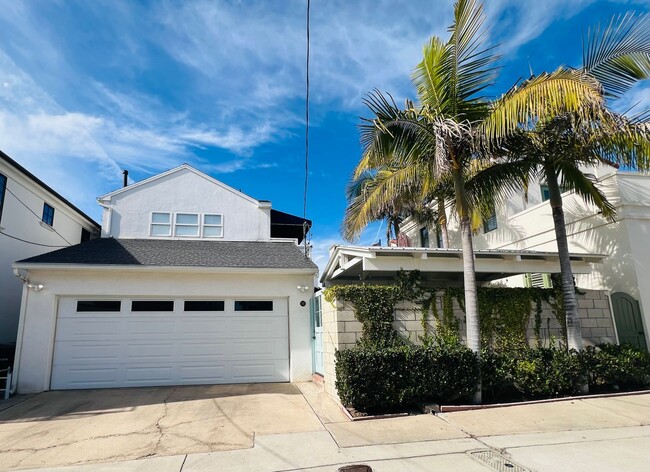 Building Photo - Corona Del Mar Studio 1 block from the Beach!