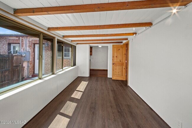Building Photo - 1202 N Tucson Blvd