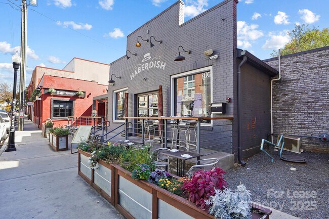 Building Photo - 3301 Spencer St