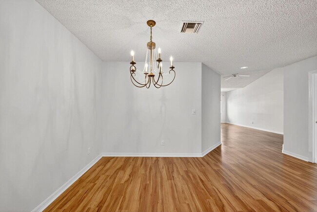 Building Photo - 6101 SE Landing Way