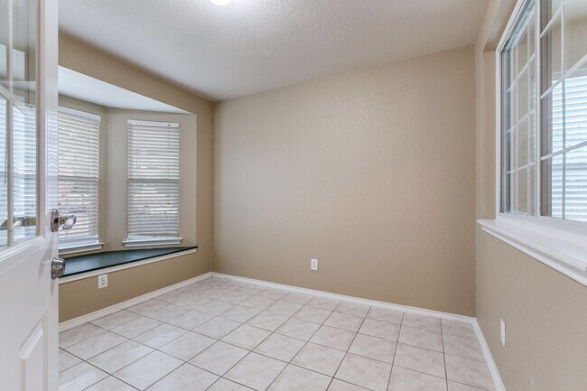 Building Photo - BEAUTIFUL 4-BEDROOM HOME NEAR UTSA