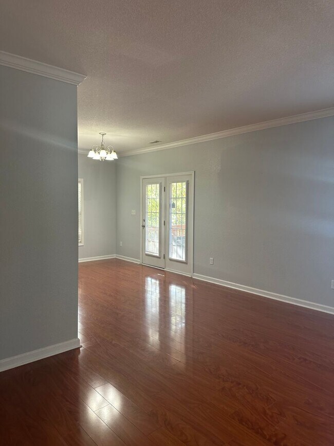 Building Photo - Ingleside