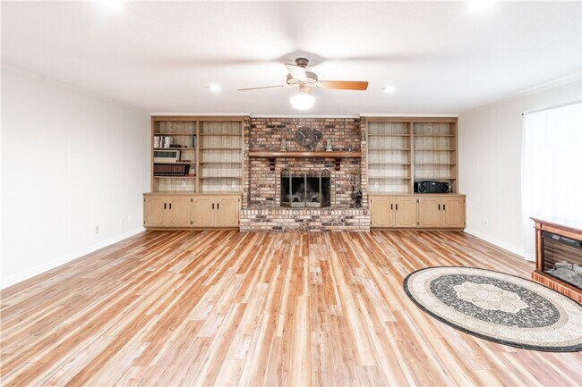 Building Photo - 3 Bedroom Home in Convenient Location