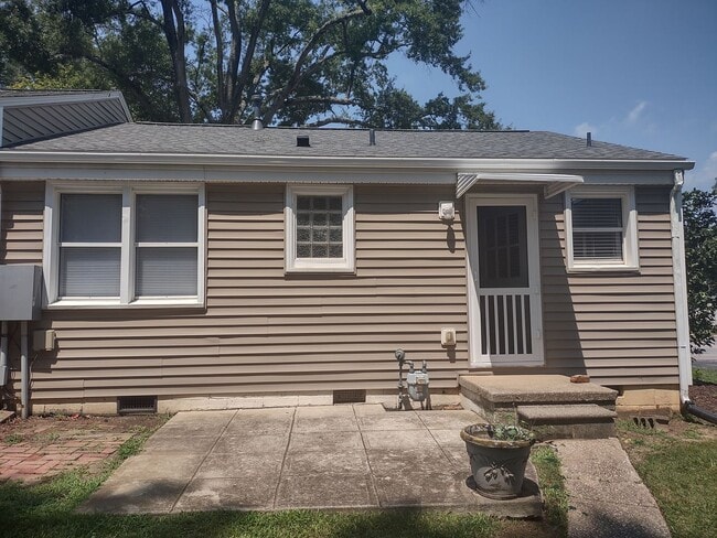 Building Photo - 2 Bedroom 1 Bath Condo in the Cottages of ...