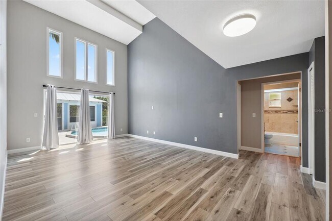 Building Photo - 428 E Klosterman Rd