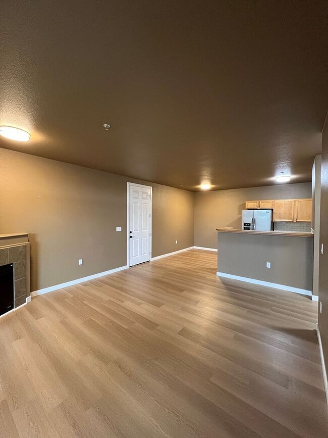 Building Photo - Beautiful Waterford Crossing 2 bedroom Con...