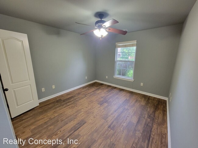 Building Photo - 4 br, 2 bath House - 4054 Olive Tree