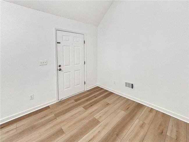 Building Photo - 5907 Brookside Dr SE