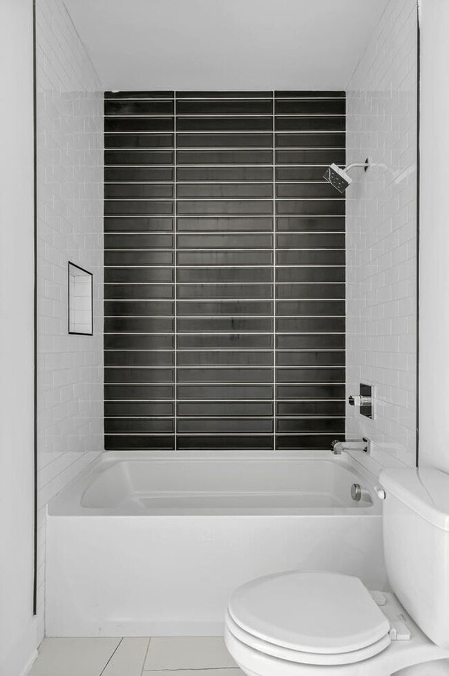 Building Photo - Stunning 4 Bedroom Home w/ Rooftop Deck Close to Downtown Nashville