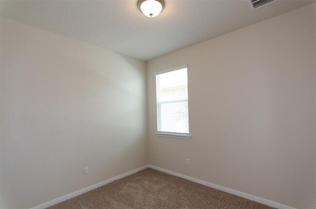 Building Photo - 117 Naset Dr