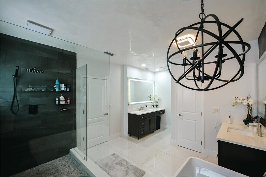 Building Photo - 8450 NW 169th Ter