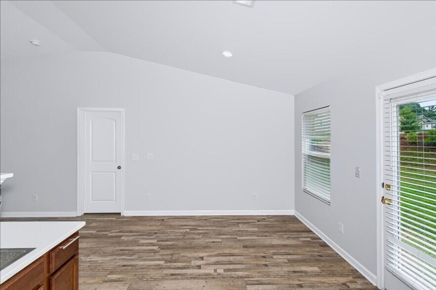 Building Photo - 1715 Cheryl Ln