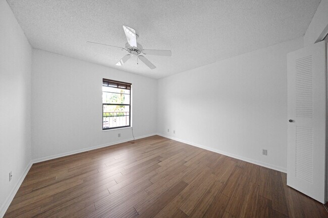 Building Photo - 9480 Boca Cove Cir