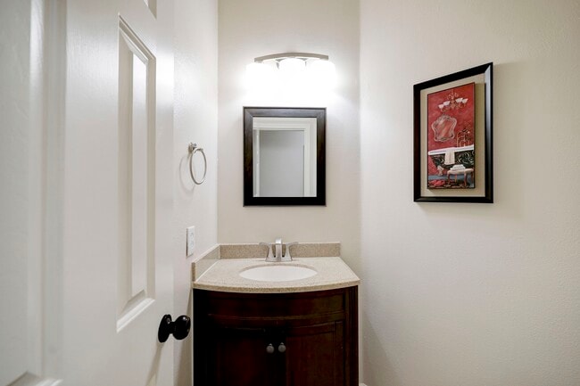 Building Photo - 4615 Russett Ln