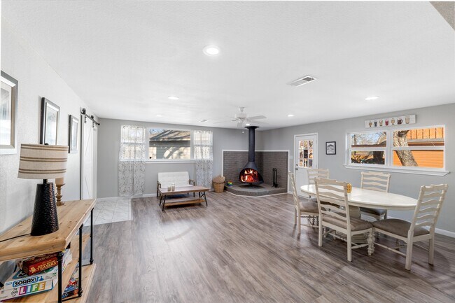 Building Photo - 2753 Larkspur Ln