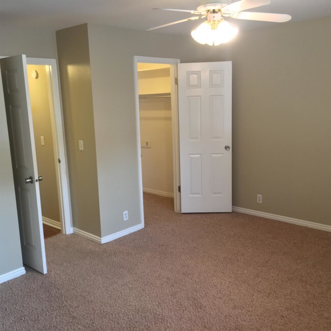 Building Photo - 953 Springcrest Ct