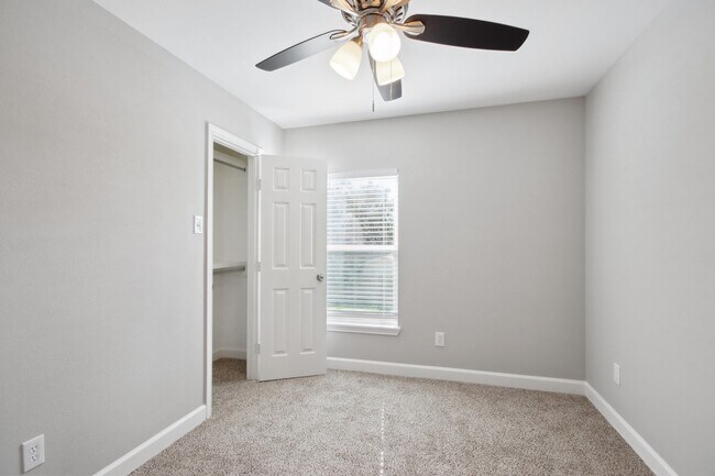Building Photo - 1127 Cascade Creek Dr