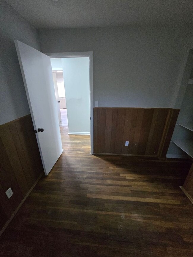 Building Photo - 3 BEDROOM SINGLE FAMILY