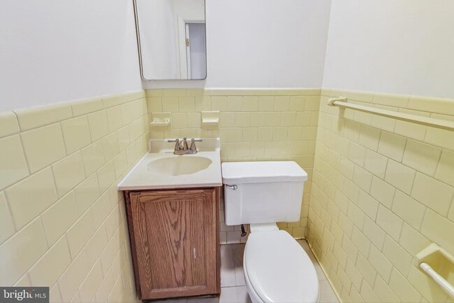 Building Photo - 1208 Pinewood Dr