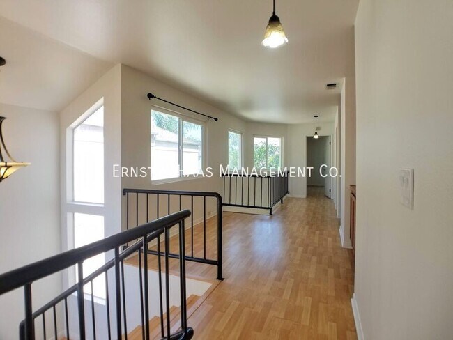 Building Photo - 3824 Golden Ave