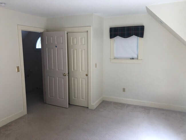 Building Photo - COMING SOON! Beautiful 4- Bedroom Condo in Portsmouth, NH!