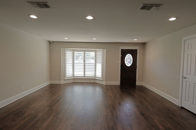 Building Photo - 3 Bed 3 Bath 3 Acres in Aubrey (FIRST MONT...